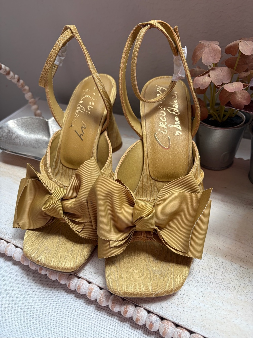 Circus by Sam Edelman Gold Bow Slingback Heels
